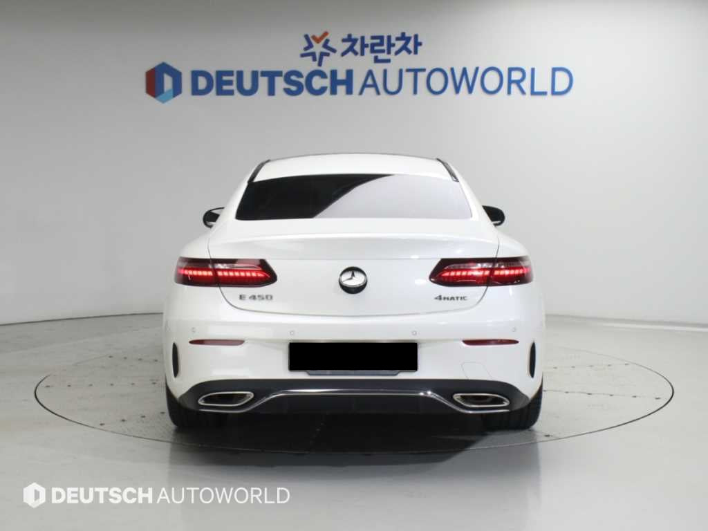 Mercedes-Benz E-Class — photo 04