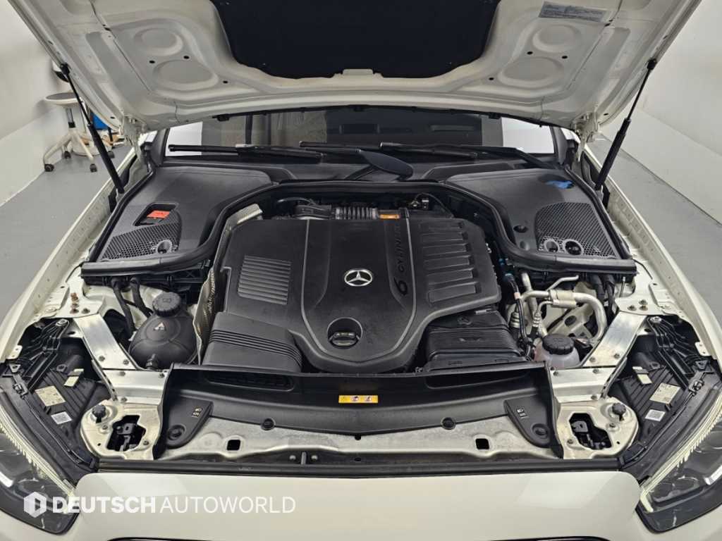 Mercedes-Benz E-Class — photo 06