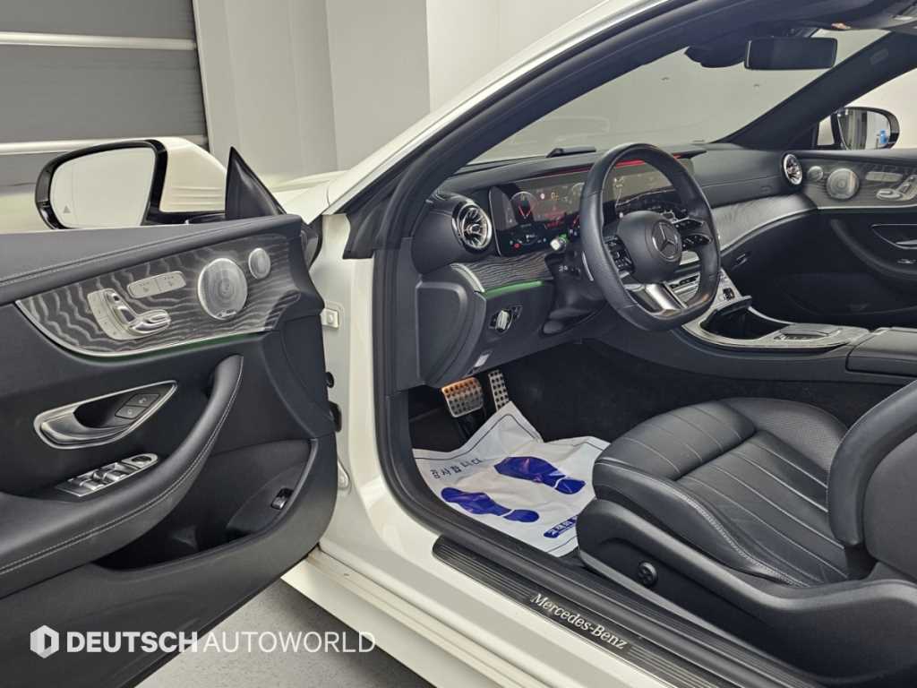 Mercedes-Benz E-Class — photo 11