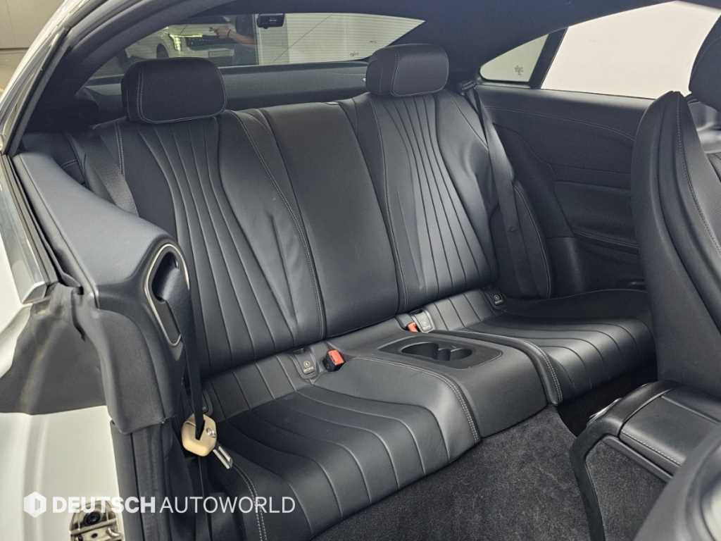 Mercedes-Benz E-Class — photo 12