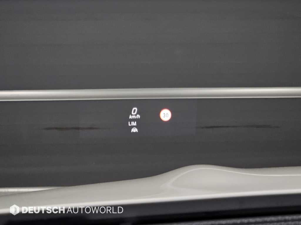 Mercedes-Benz E-Class — photo 17