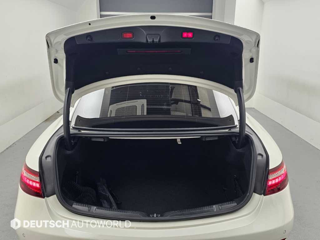 Mercedes-Benz E-Class — photo 19