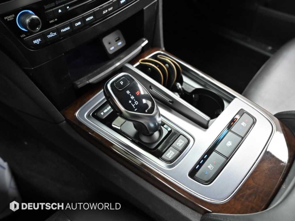 Hyundai Equus — photo 09