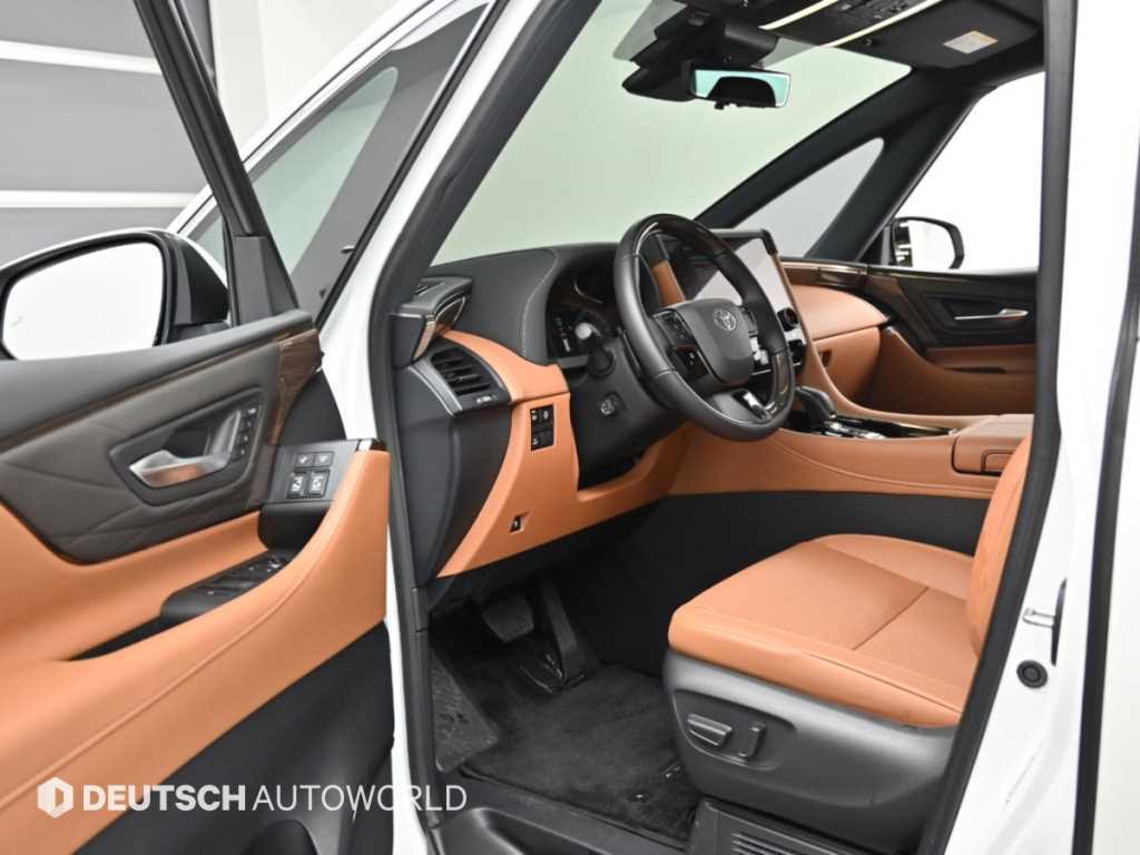 Toyota Alphard — photo 11