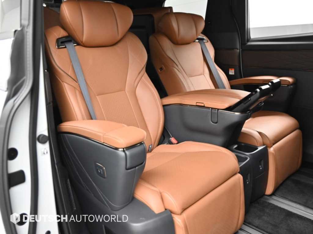 Toyota Alphard — photo 12