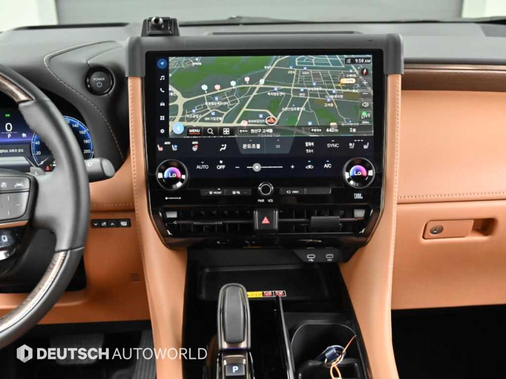 Toyota Alphard — photo 14