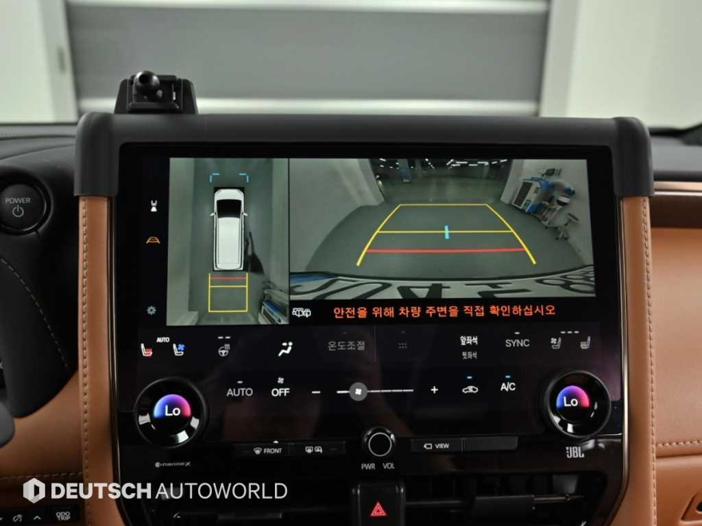 Toyota Alphard — photo 15