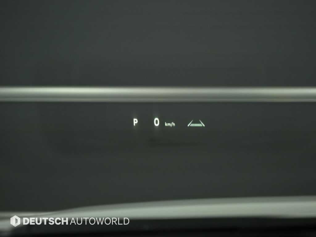 Toyota Alphard — photo 17