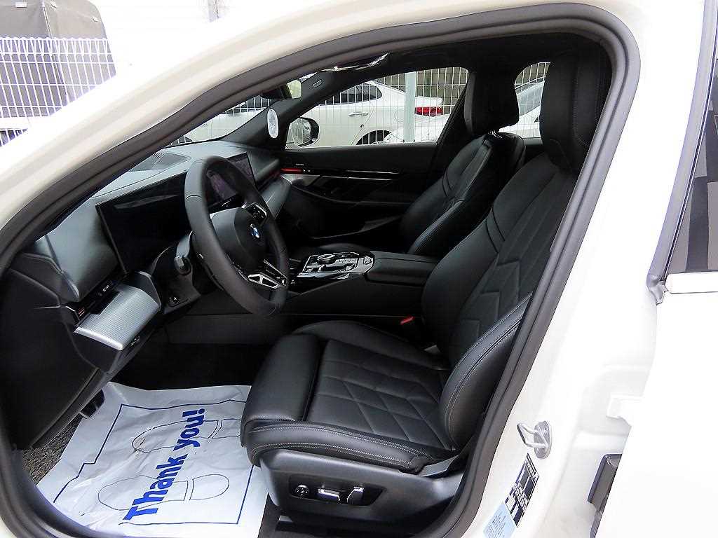 BMW 5-Series — photo 05