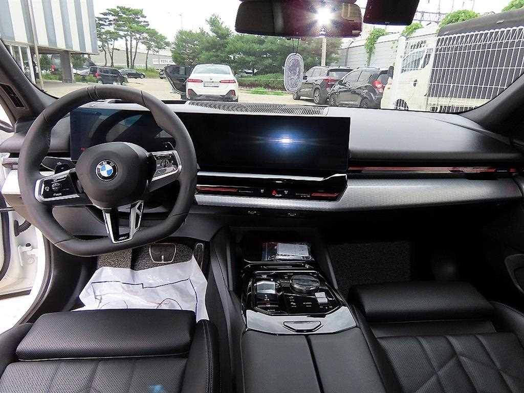 BMW 5-Series — photo 07