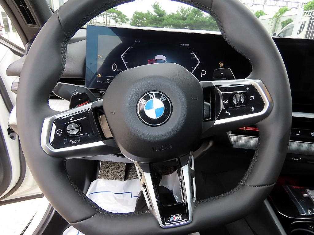 BMW 5-Series — photo 08