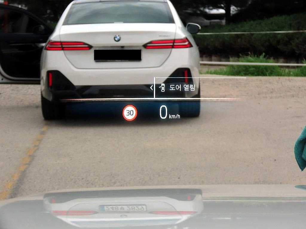 BMW 5-Series — photo 10