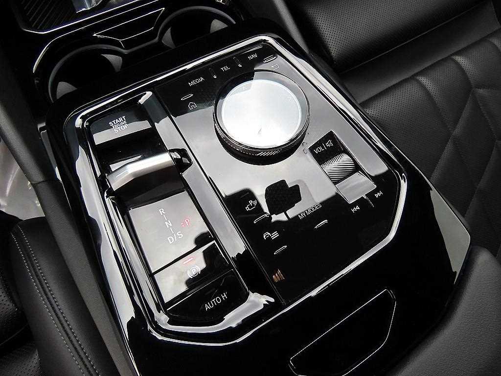 BMW 5-Series — photo 11