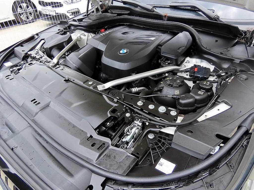 BMW 5-Series — photo 19