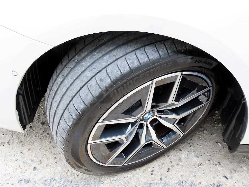 BMW 5-Series — photo 20