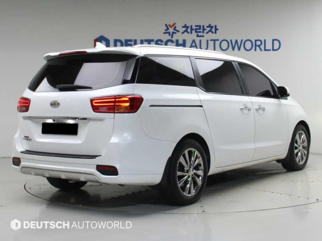 Kia Carnival — photo 02