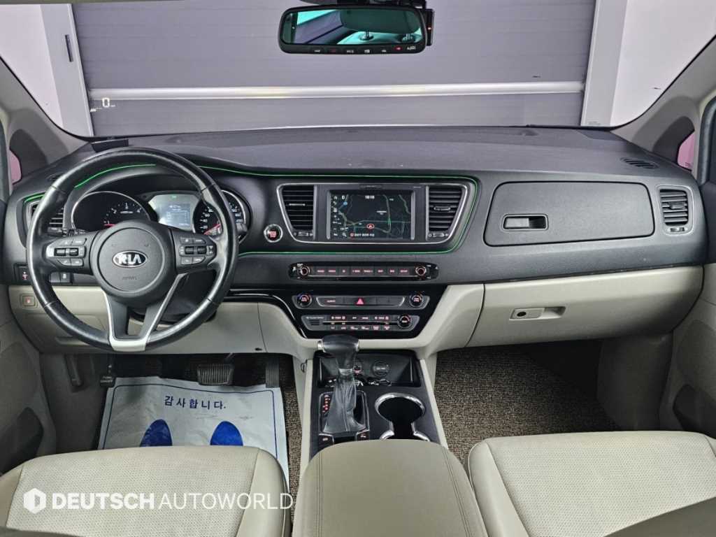 Kia Carnival — photo 07