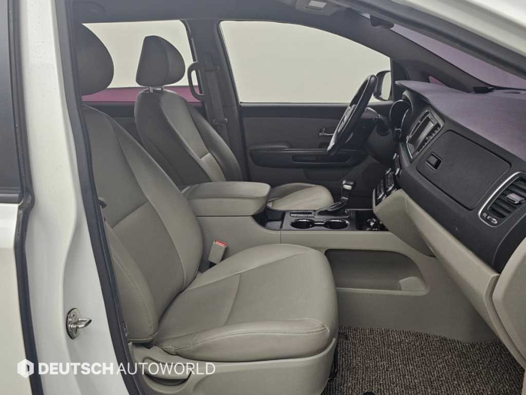 Kia Carnival — photo 10