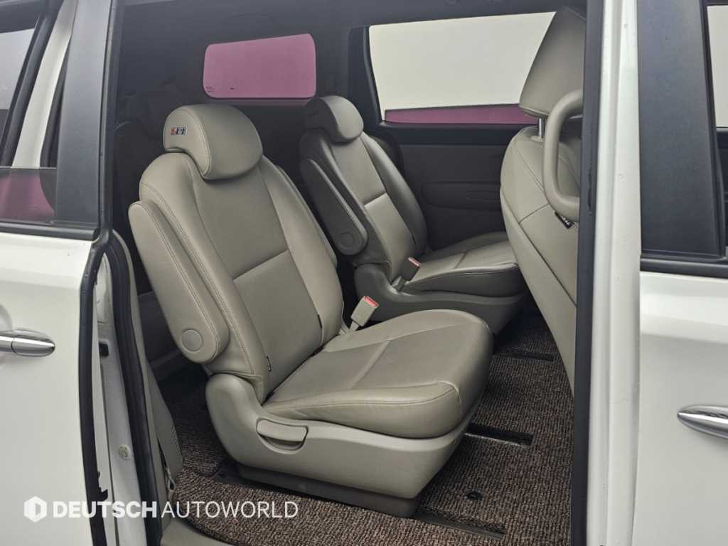 Kia Carnival — photo 12