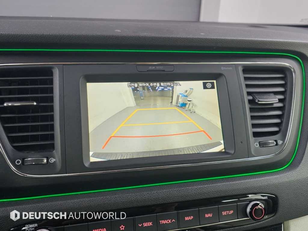 Kia Carnival — photo 15