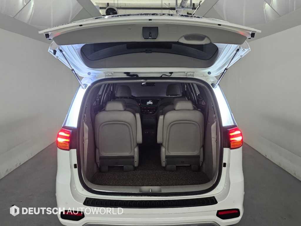 Kia Carnival — photo 19