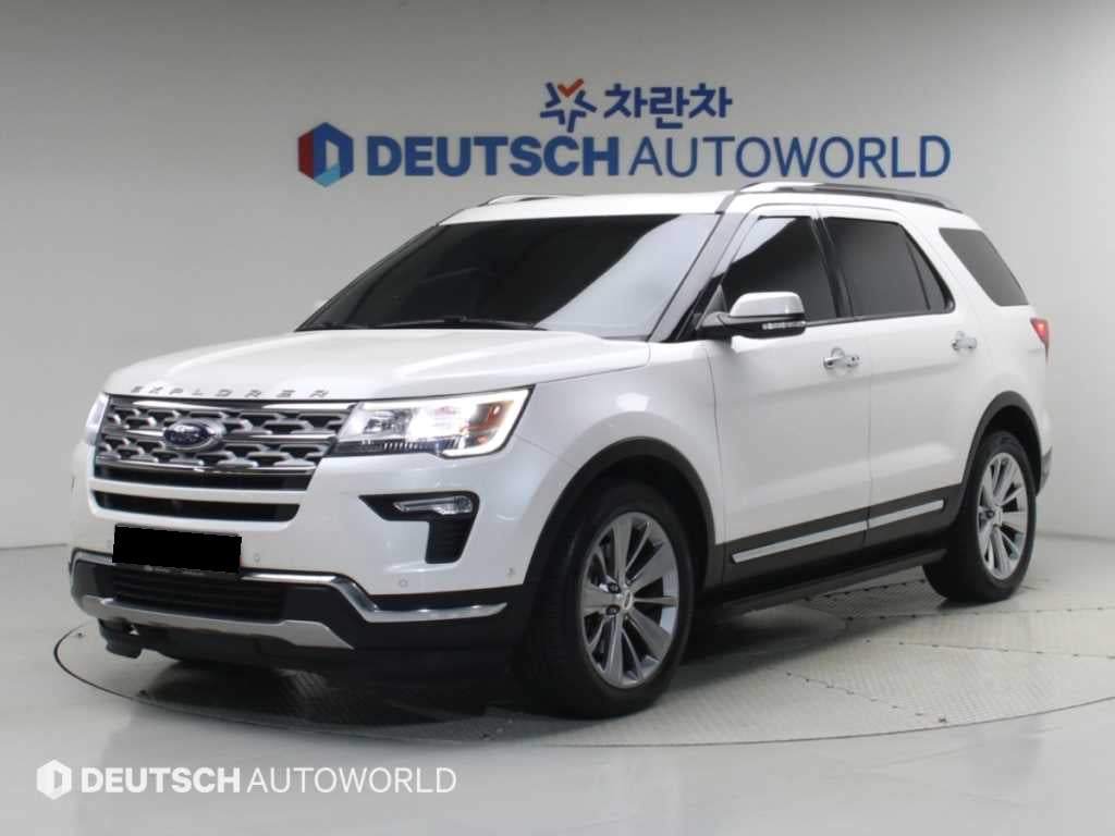 Ford Explorer — photo 01