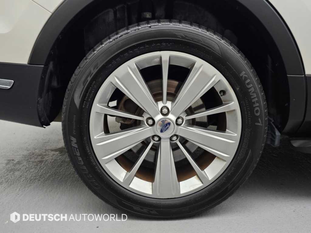 Ford Explorer — photo 05