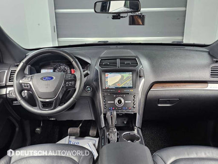 Ford Explorer — photo 07