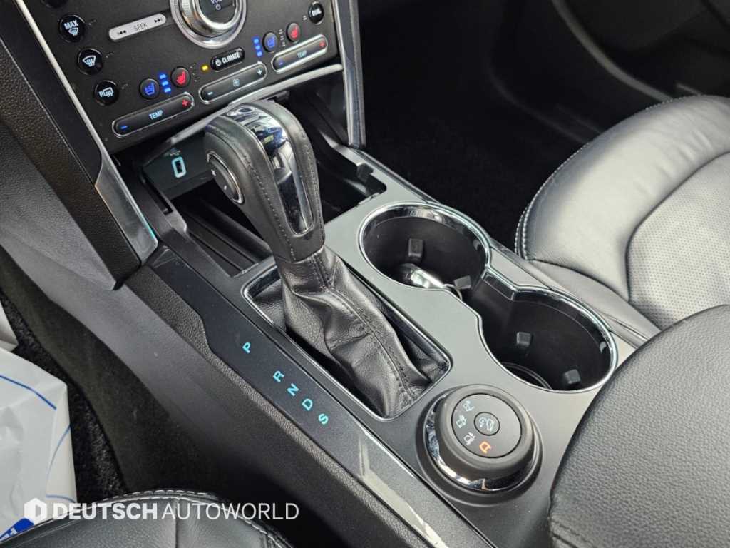 Ford Explorer — photo 09