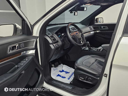 Ford Explorer — photo 11