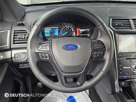 Ford Explorer — photo 13