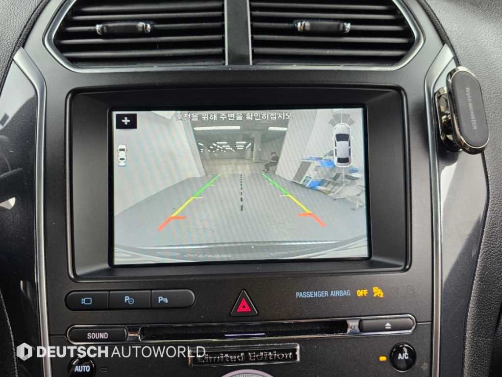 Ford Explorer — photo 15