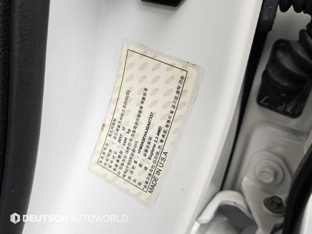 Ford Explorer — photo 20