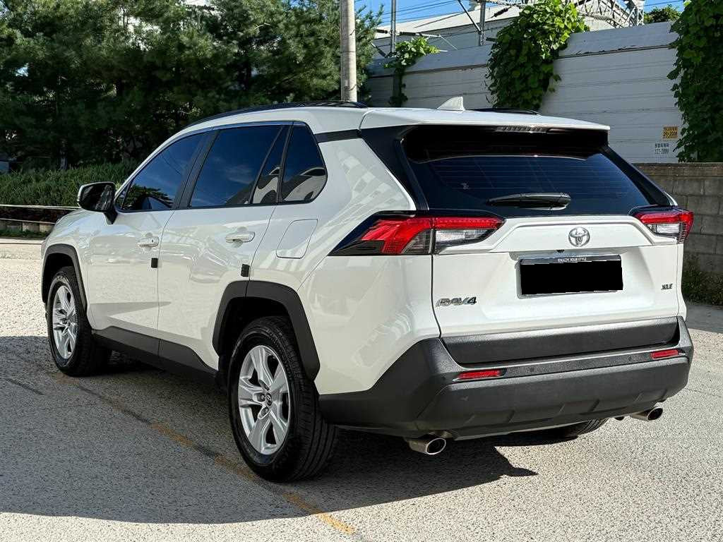 Toyota RAV4 — photo 03
