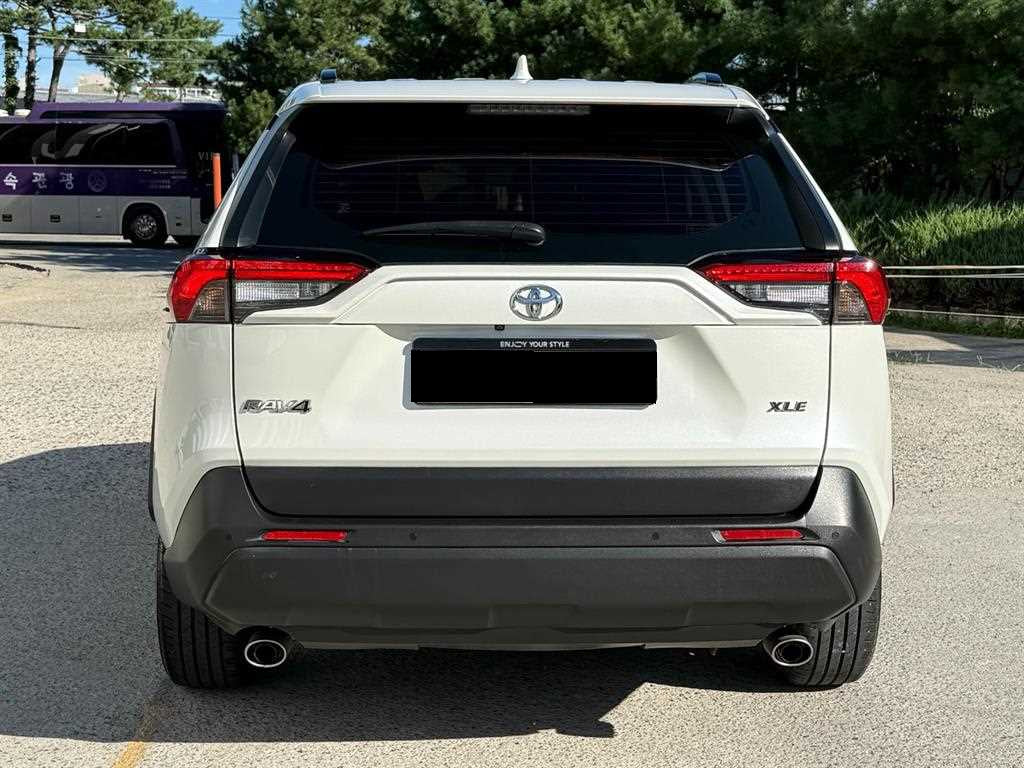 Toyota RAV4 — photo 04