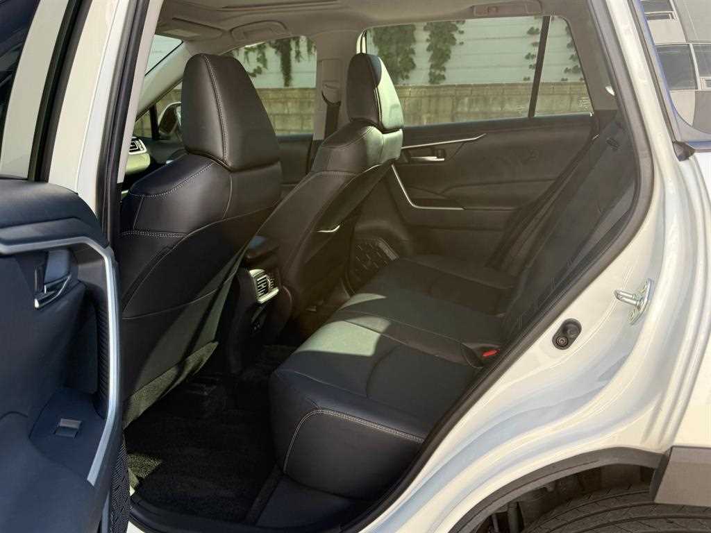 Toyota RAV4 — photo 06