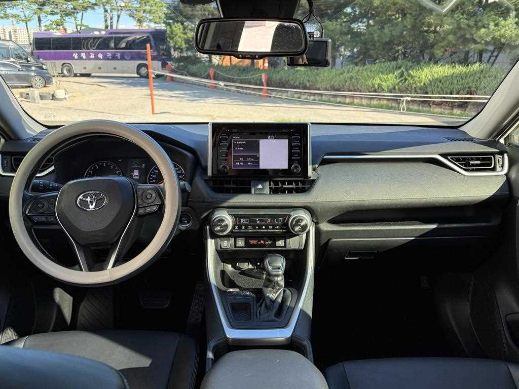 Toyota RAV4 — photo 07