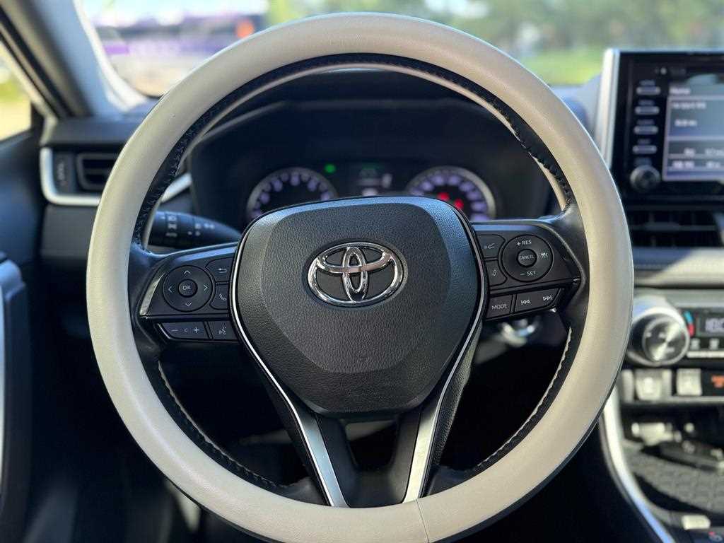 Toyota RAV4 — photo 08