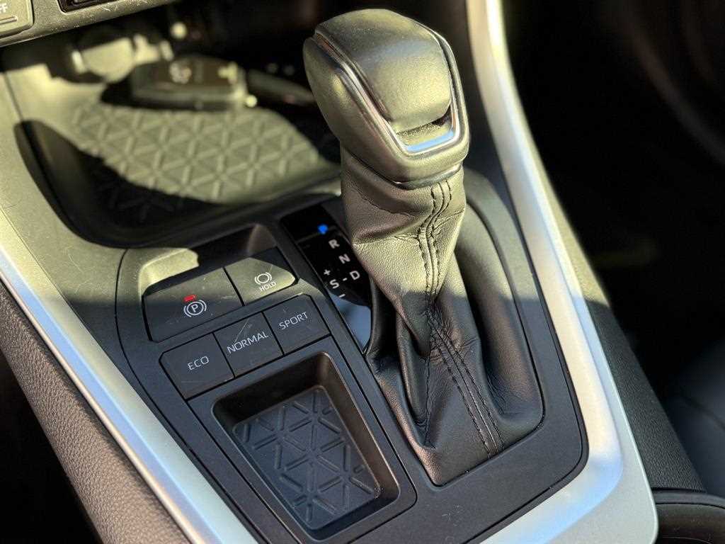 Toyota RAV4 — photo 09