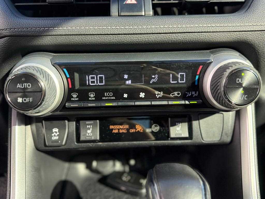 Toyota RAV4 — photo 10