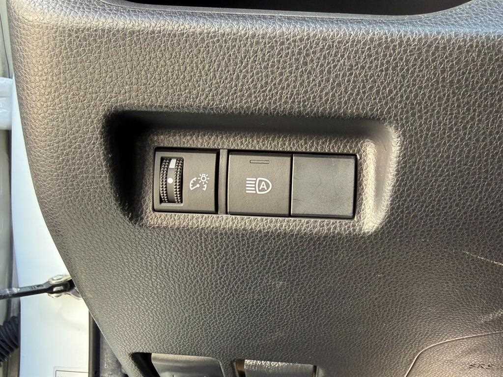 Toyota RAV4 — photo 12