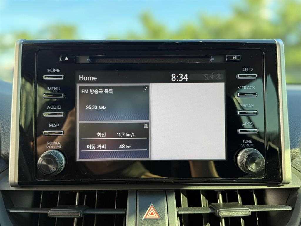 Toyota RAV4 — photo 13