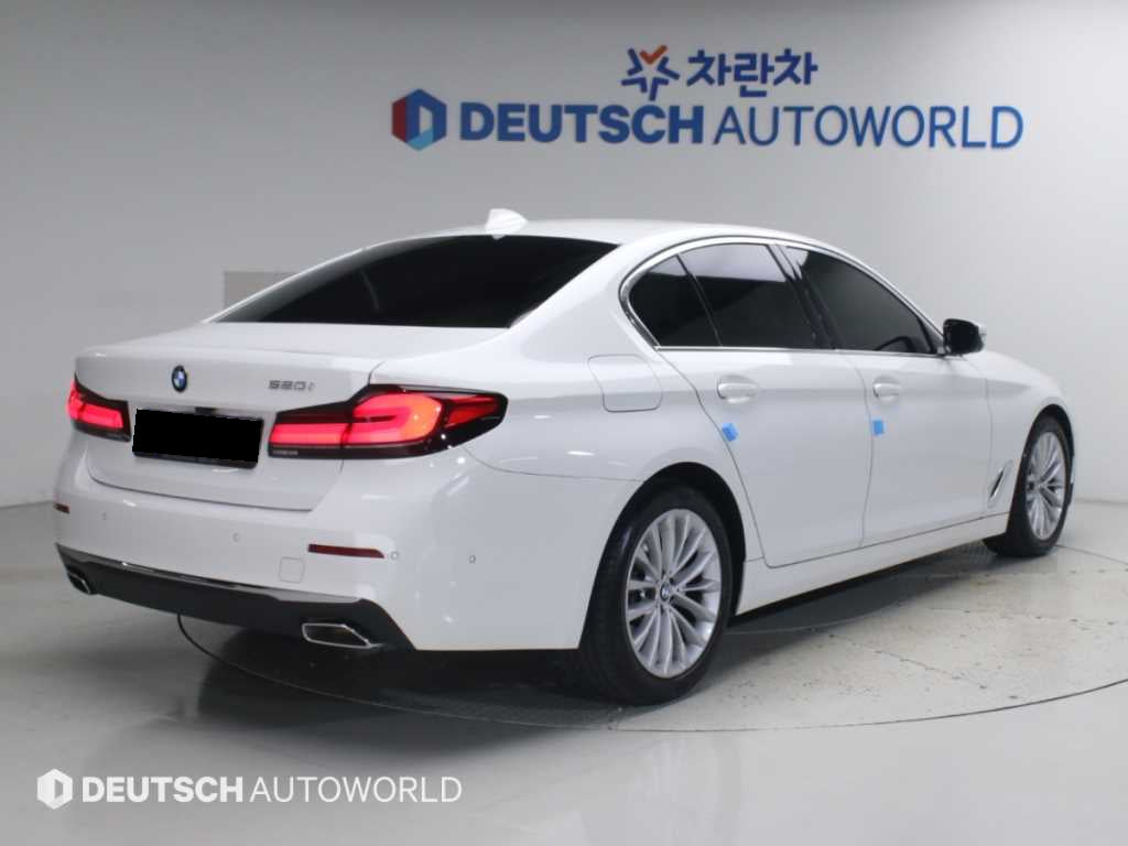 BMW 5-Series — photo 02