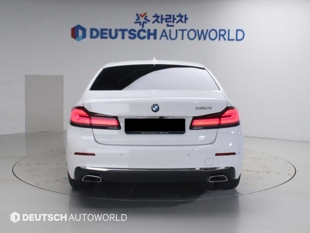 BMW 5-Series — photo 04