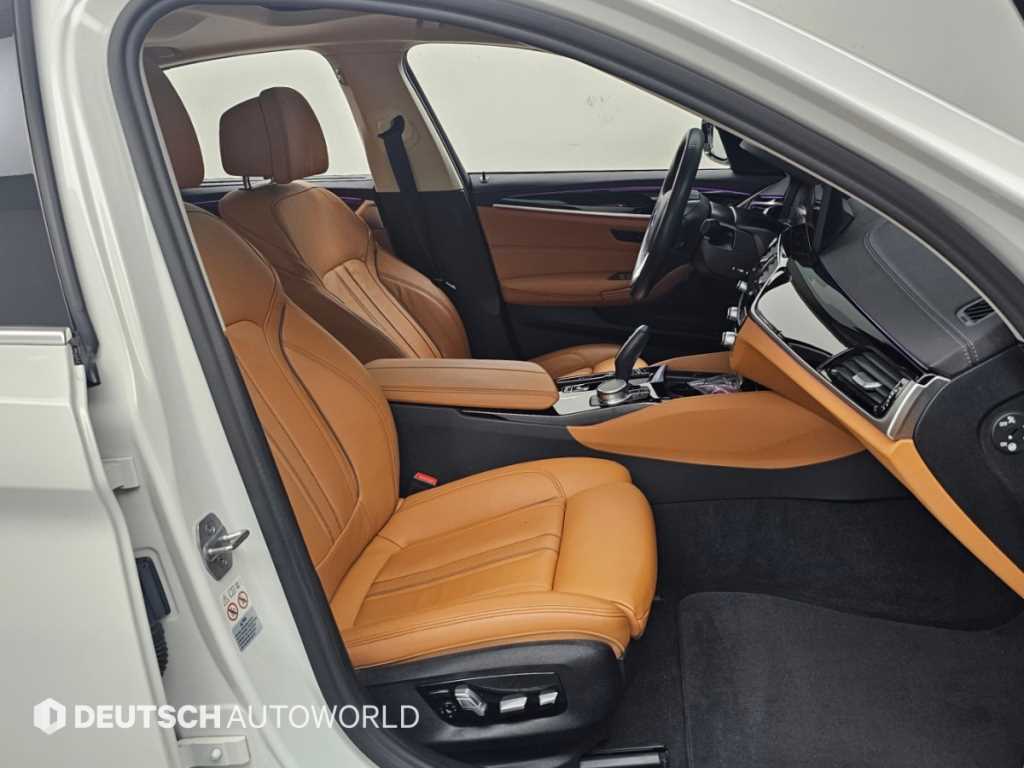BMW 5-Series — photo 10