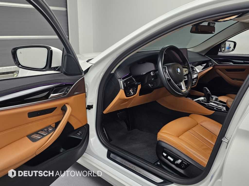 BMW 5-Series — photo 11