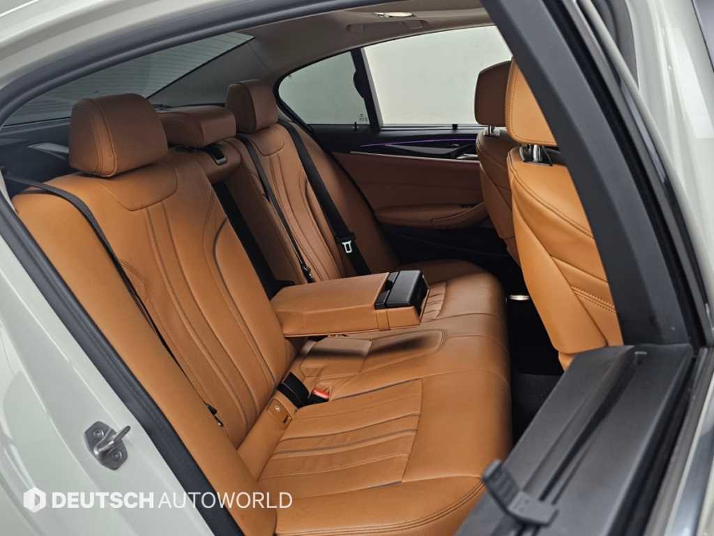 BMW 5-Series — photo 12