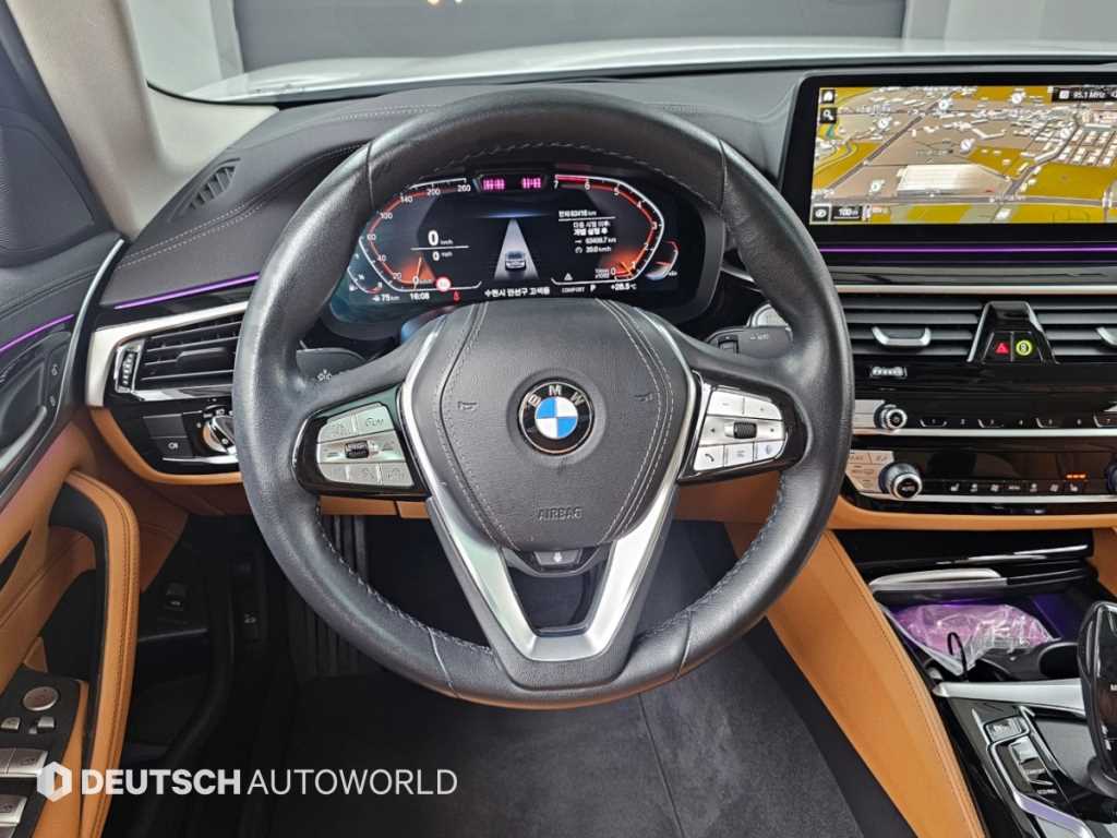 BMW 5-Series — photo 13