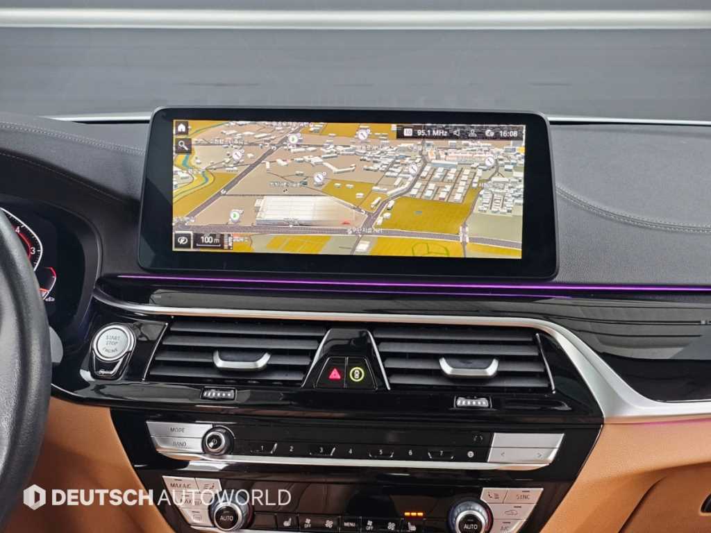 BMW 5-Series — photo 14