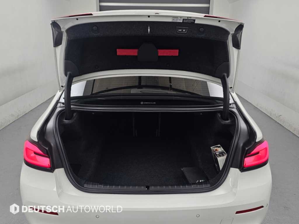 BMW 5-Series — photo 19